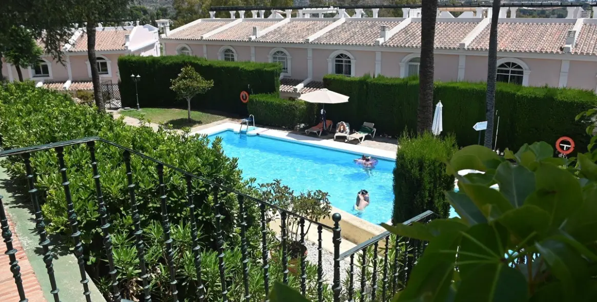 Sale of ground floor apartment in Nueva Andalucía 6