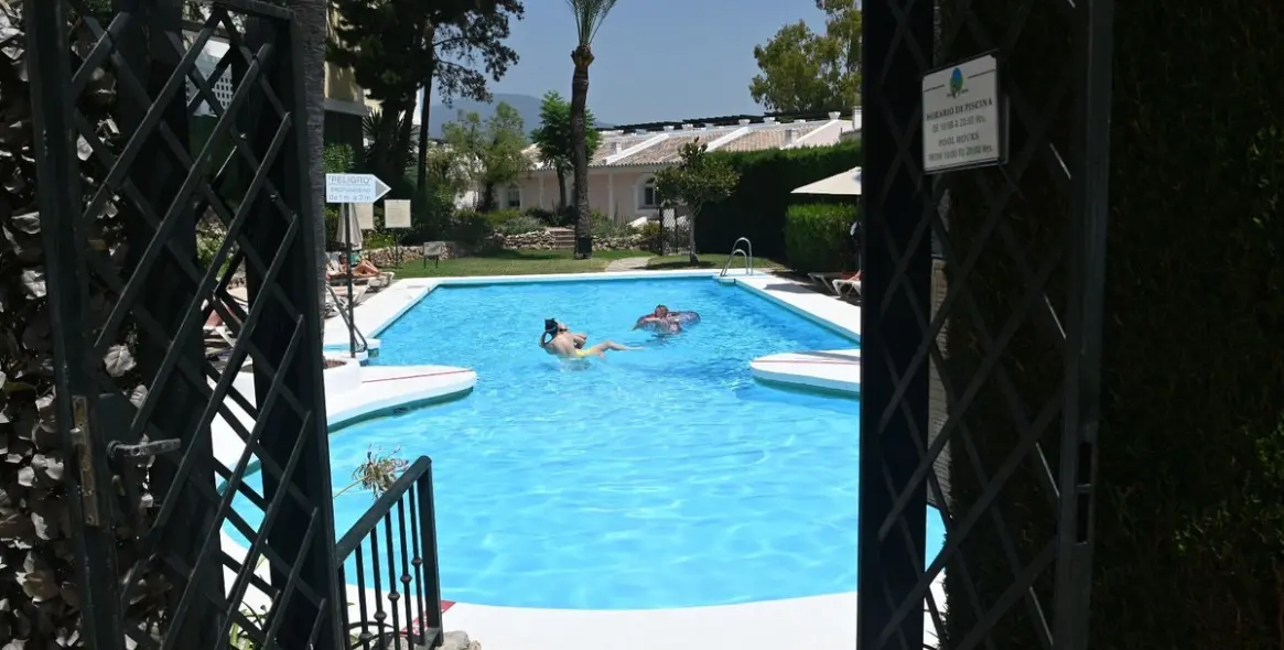 Sale of ground floor apartment in Nueva Andalucía 11