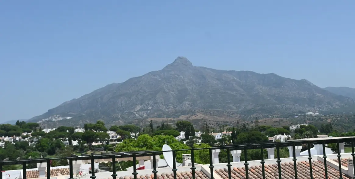 Sale of ground floor apartment in Nueva Andalucía 15