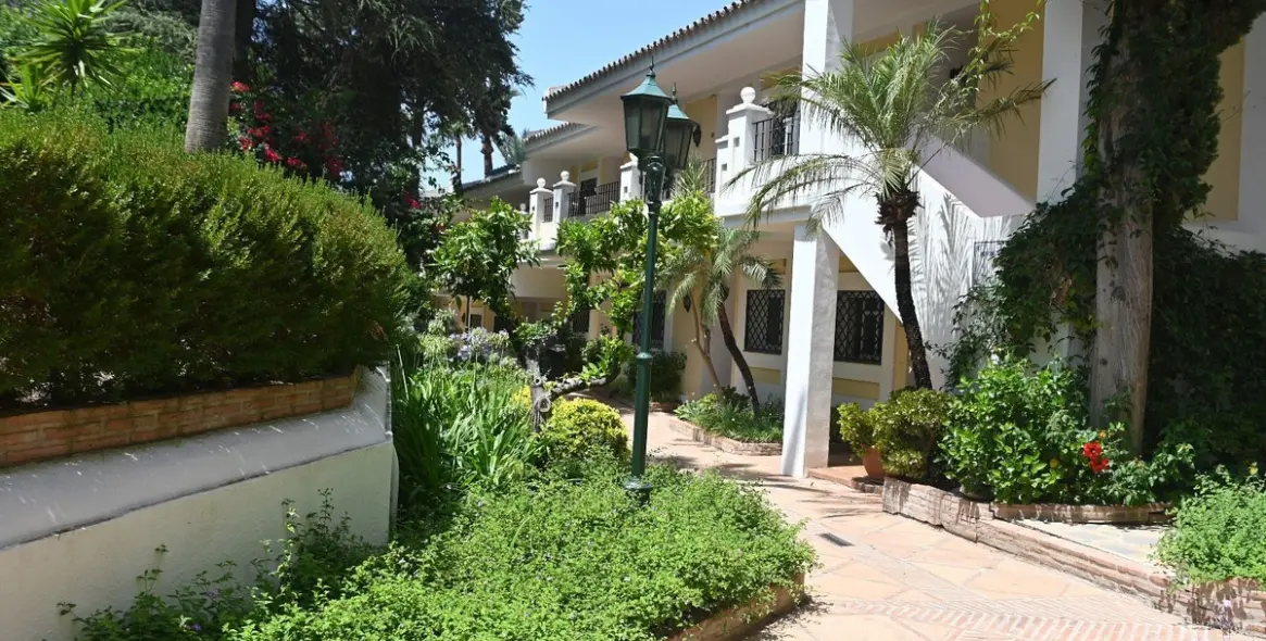 Sale of ground floor apartment in Nueva Andalucía 17