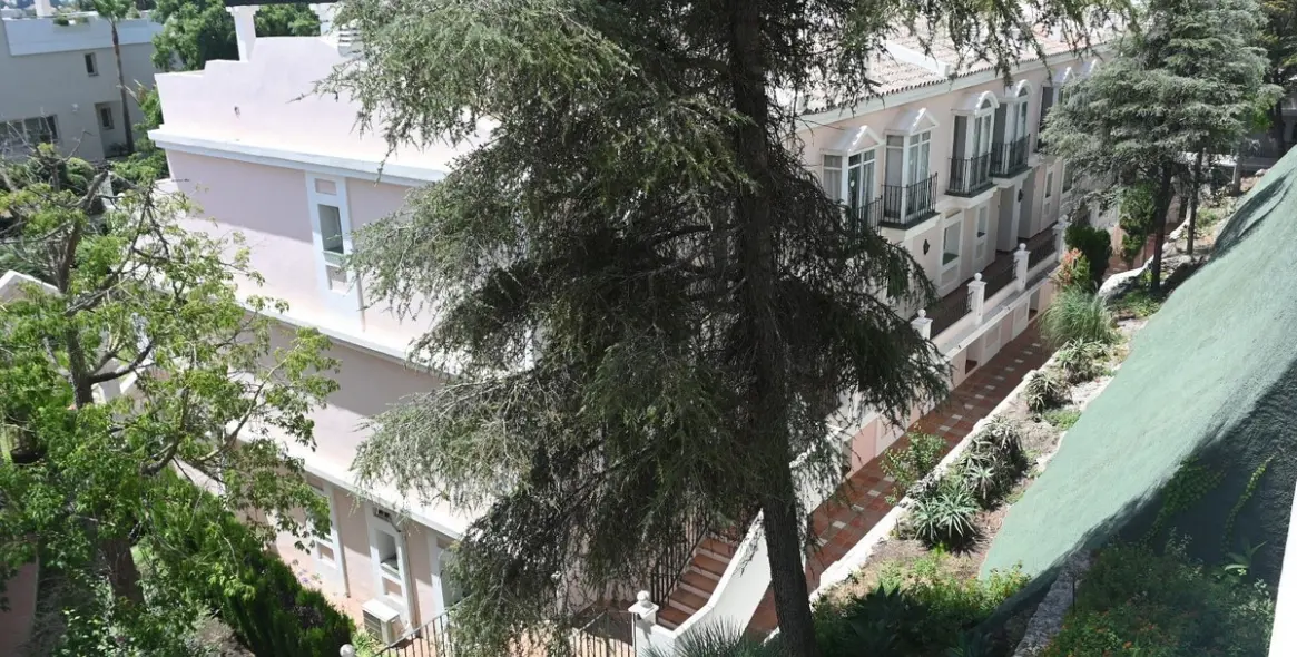 Sale of ground floor apartment in Nueva Andalucía 20