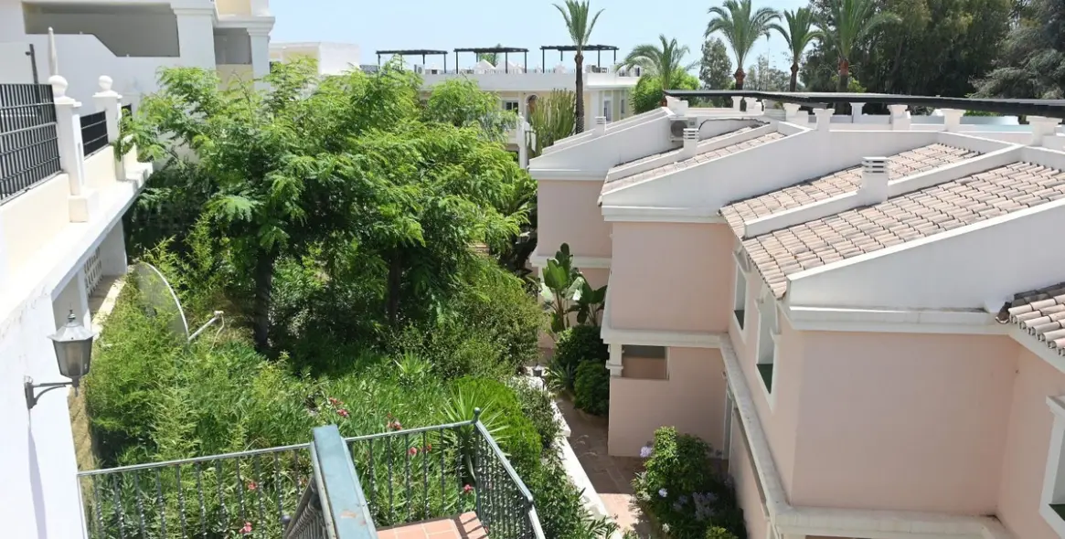 Sale of ground floor apartment in Nueva Andalucía 22