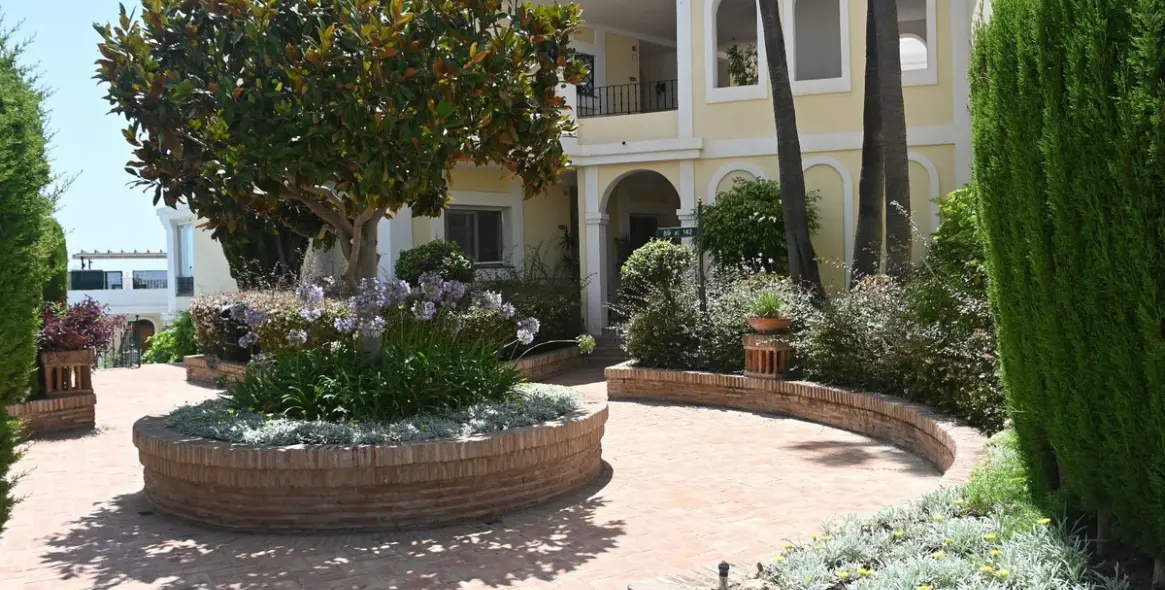 Sale of ground floor apartment in Nueva Andalucía 36
