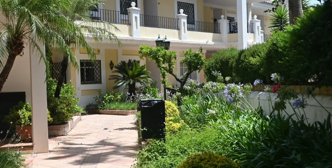 Sale of ground floor apartment in Nueva Andalucía 46