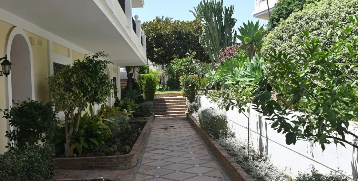 Sale of ground floor apartment in Nueva Andalucía 47
