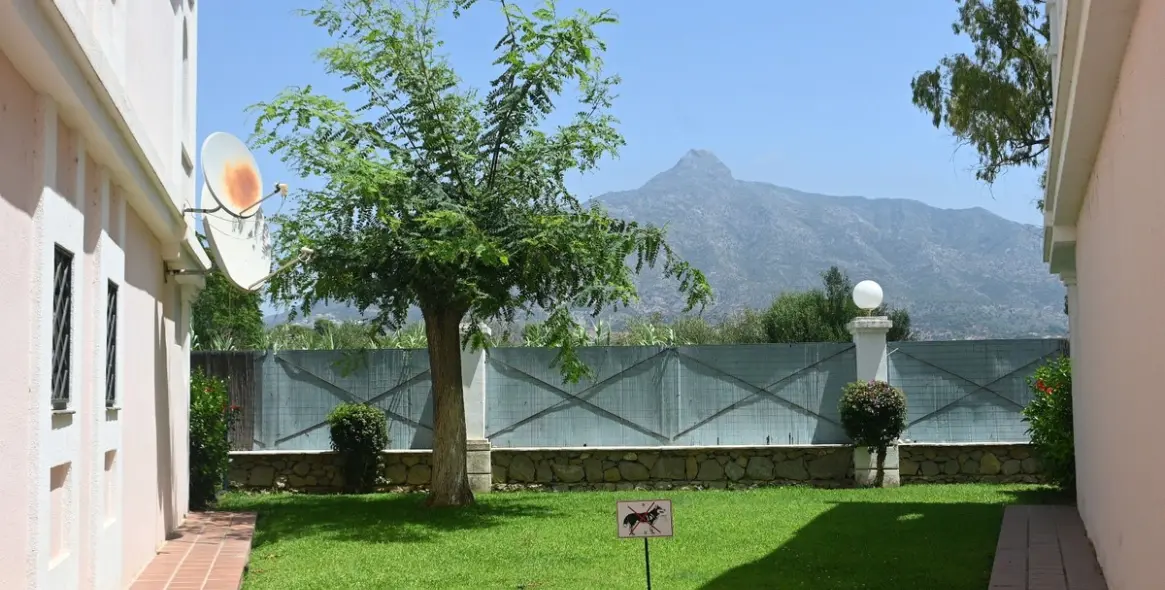 Sale of ground floor apartment in Nueva Andalucía 51