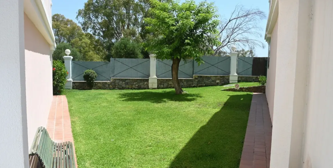 Sale of ground floor apartment in Nueva Andalucía 53