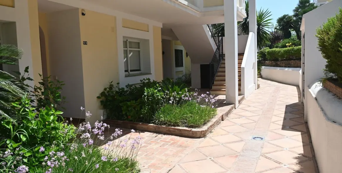 Sale of ground floor apartment in Nueva Andalucía 54