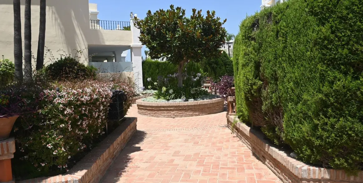 Sale of ground floor apartment in Nueva Andalucía 59