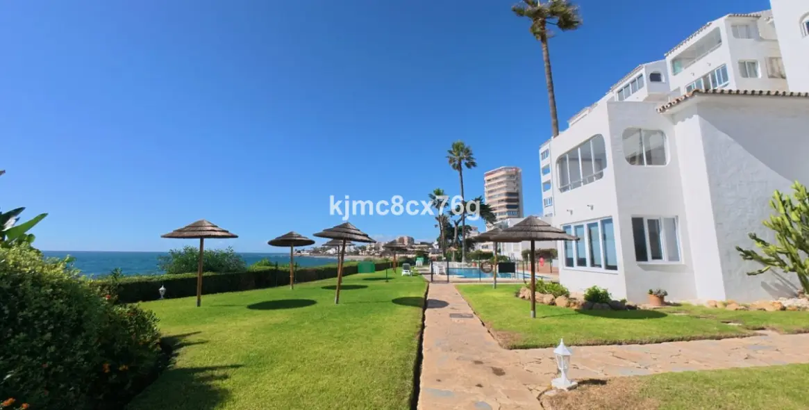 Sale of penthouse in Mijas Costa 32