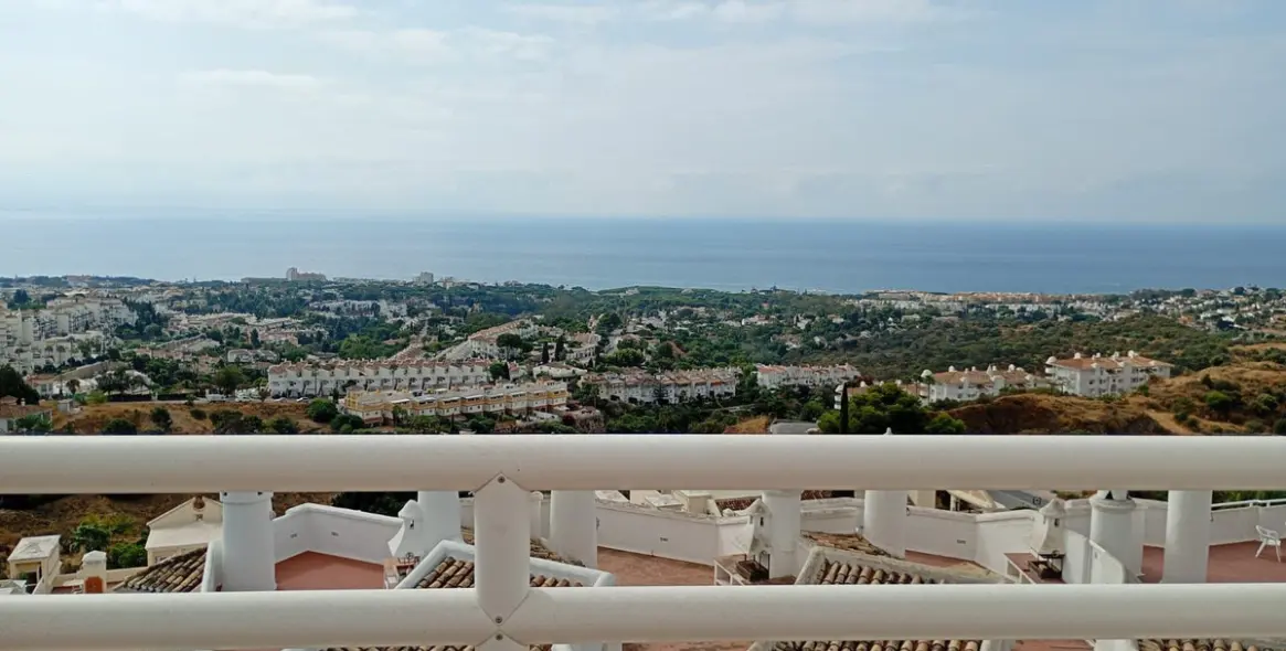 Sale of penthouse in Calahonda 6