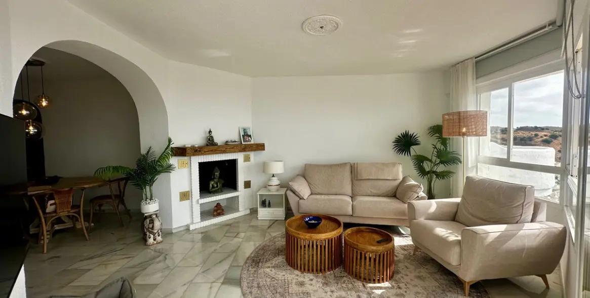 Sale of penthouse in Calahonda 8