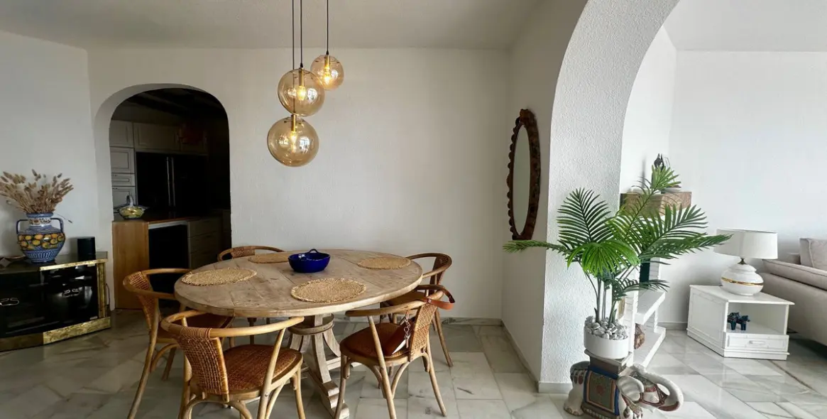 Sale of penthouse in Calahonda 10