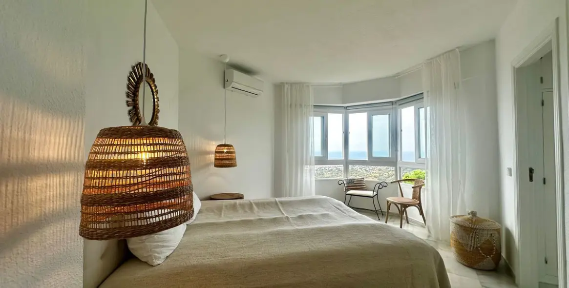 Sale of penthouse in Calahonda 12