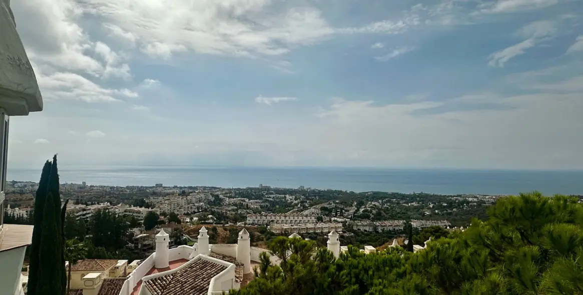 Sale of penthouse in Calahonda 19