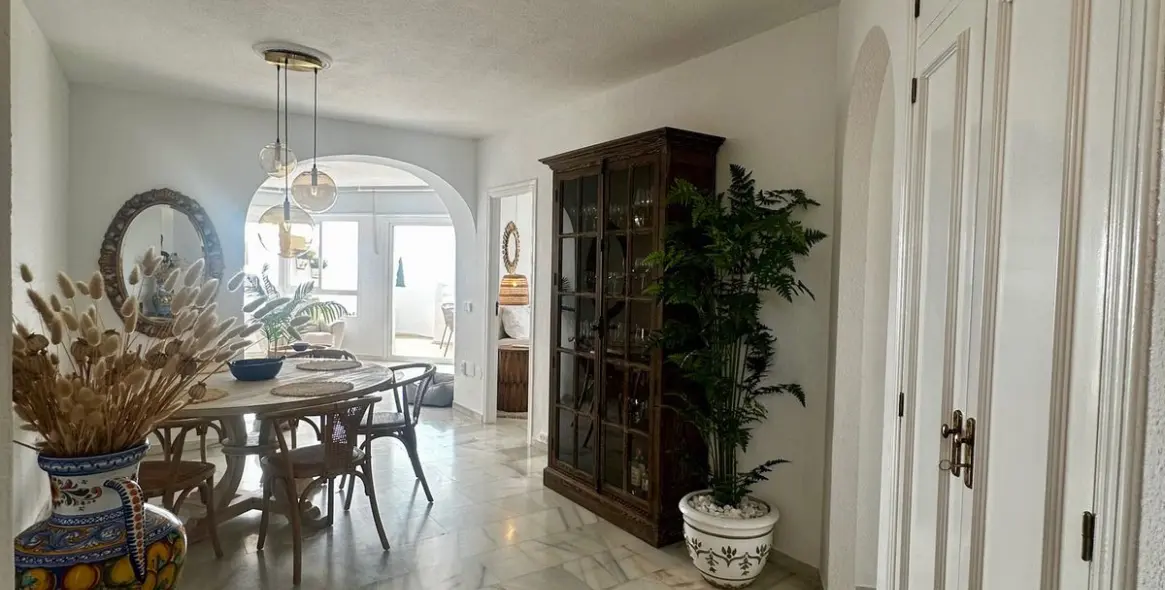 Sale of penthouse in Calahonda 23