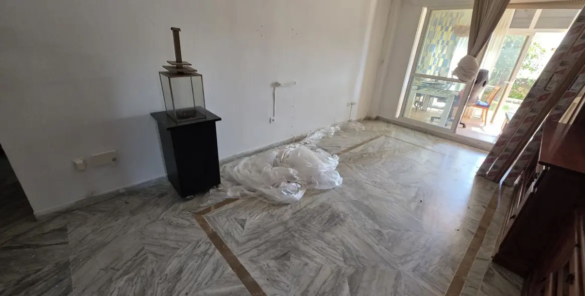 Sale of ground floor apartment in Nueva Andalucía 6