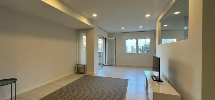 Продажа апартаментов на среднем этаже в Pedregalejo 3