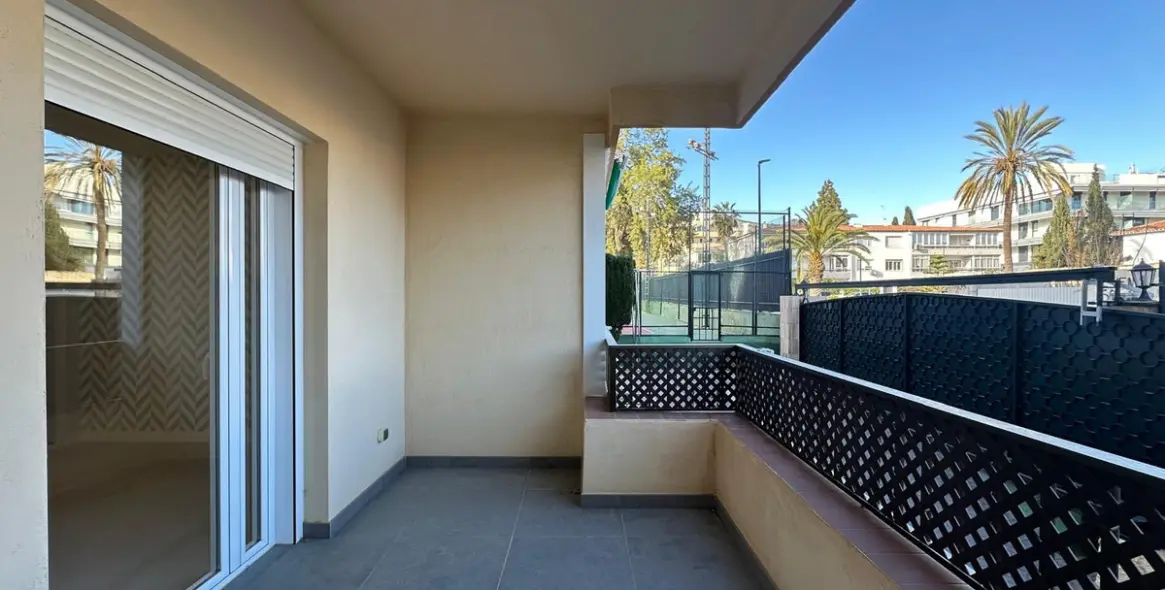 Sale of middle floor apartment in Pedregalejo 5