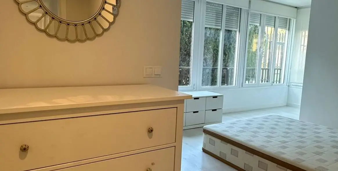 Sale of middle floor apartment in Pedregalejo 11