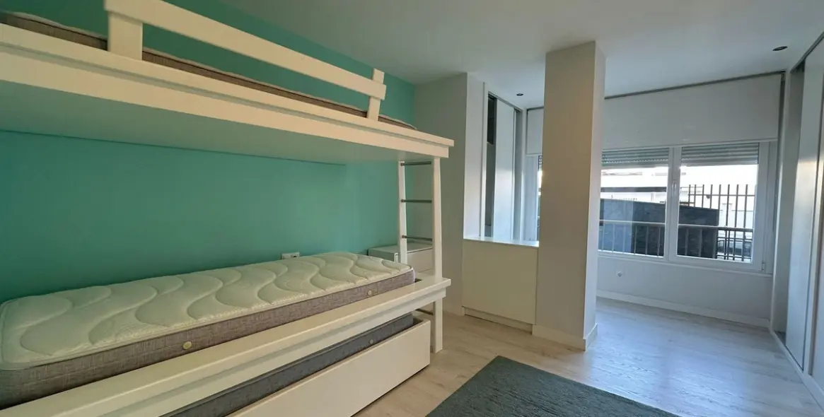 Sale of middle floor apartment in Pedregalejo 13