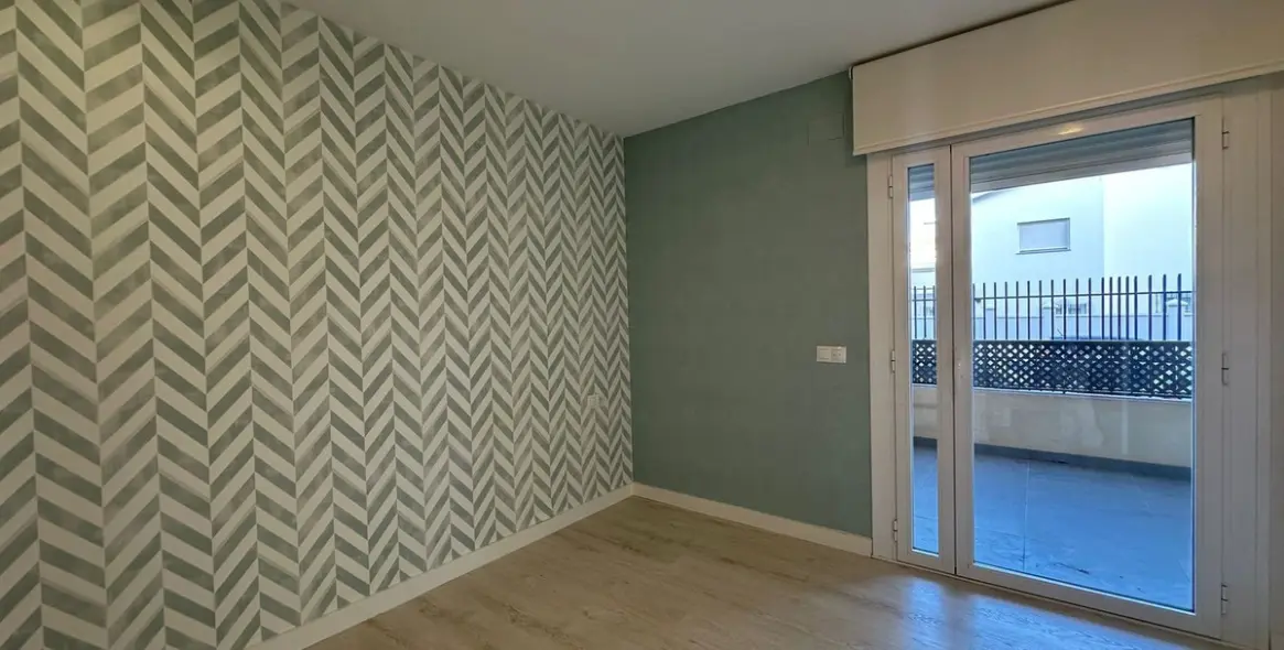 Sale of middle floor apartment in Pedregalejo 14