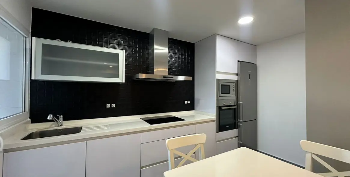 Sale of middle floor apartment in Pedregalejo 17