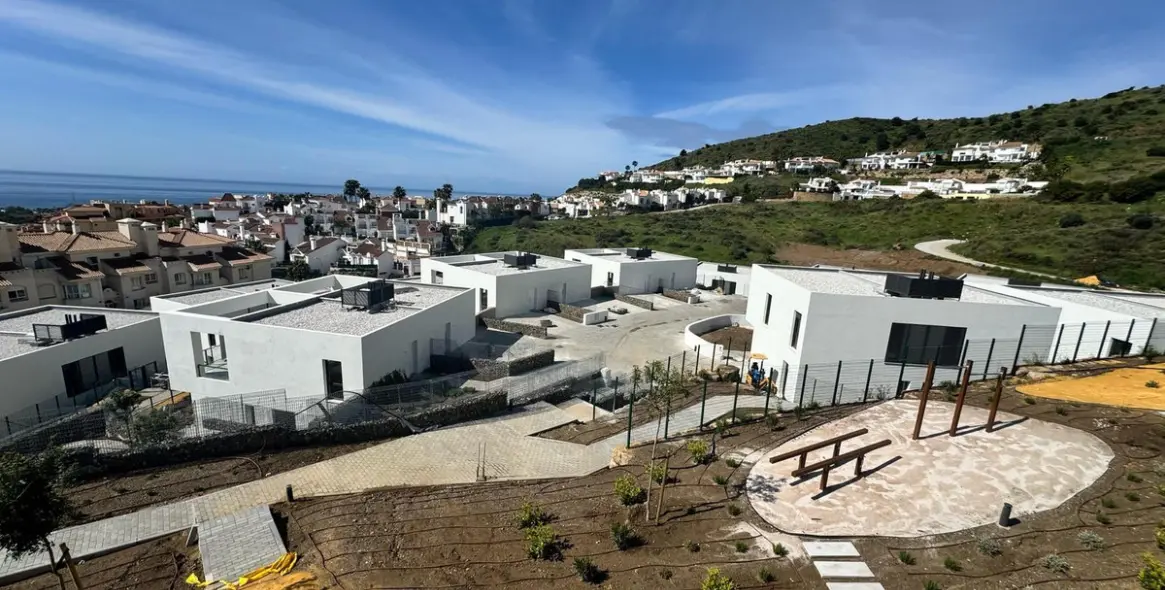 Продажа дома на две семьи в Riviera del Sol 25