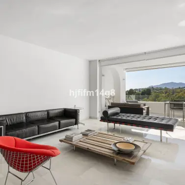 Sale of middle floor apartment in Benahavís
