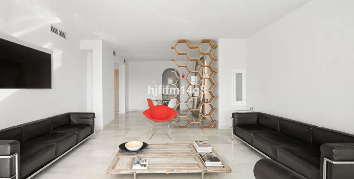 Sale of middle floor apartment in Benahavís 7
