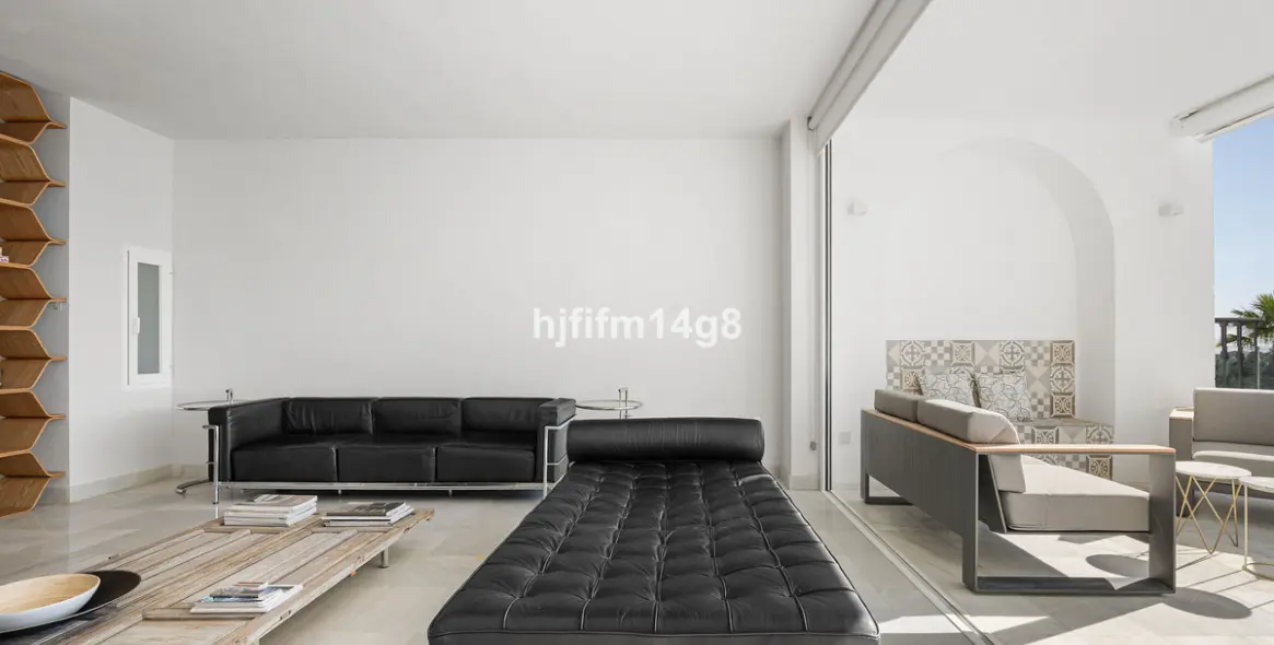 Sale of middle floor apartment in Benahavís 8