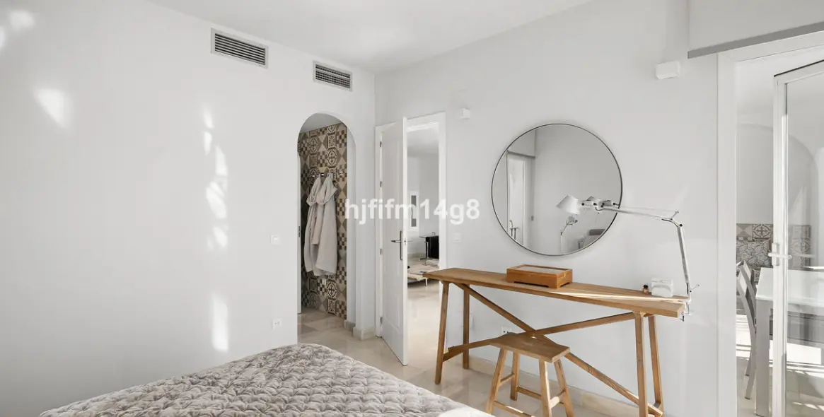 Sale of middle floor apartment in Benahavís 14
