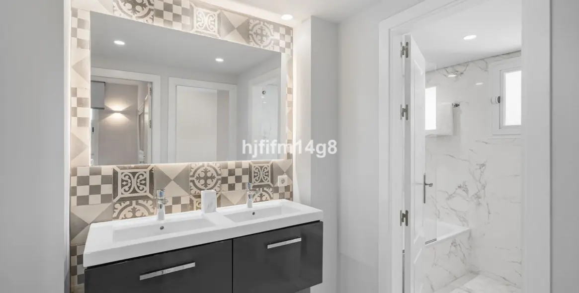 Sale of middle floor apartment in Benahavís 20