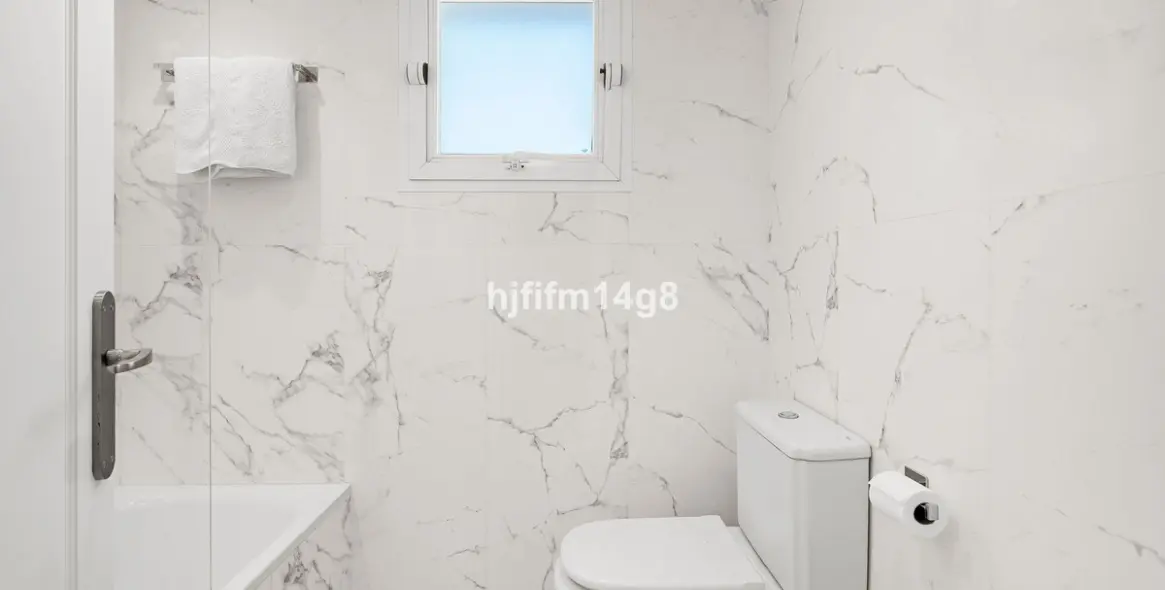 Sale of middle floor apartment in Benahavís 21