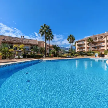 Продажа апартаментов на среднем этаже в Marbella