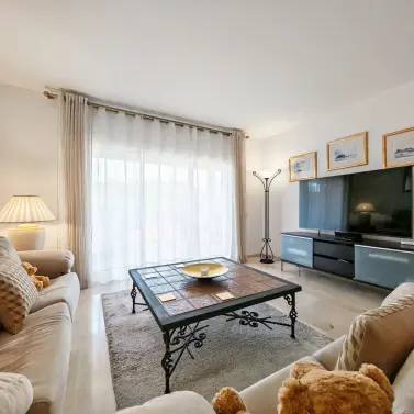 Продажа апартаментов на среднем этаже в Marbella