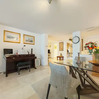 Продажа апартаментов на среднем этаже в Marbella