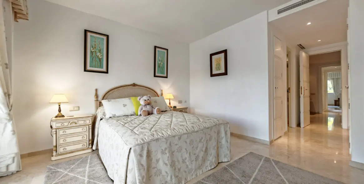 Продажа апартаментов на среднем этаже в Marbella 15