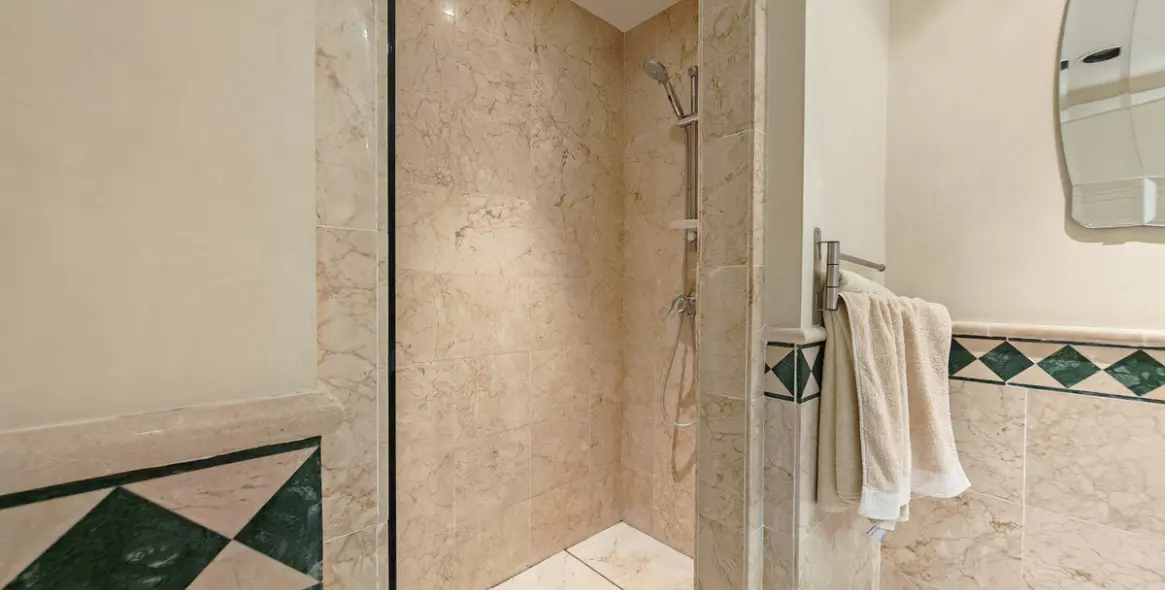 Продажа апартаментов на среднем этаже в Marbella 17