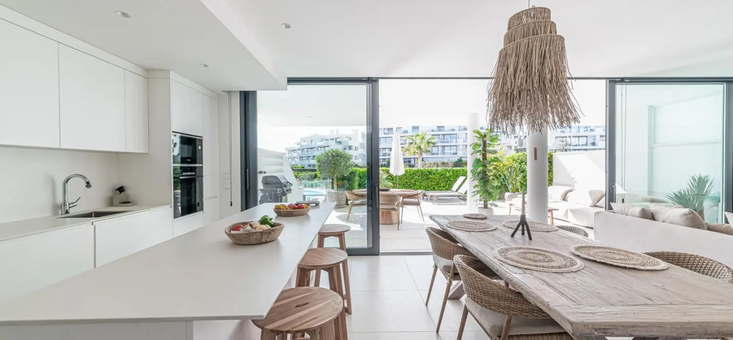 Sale of ground floor apartment in Higueron 0