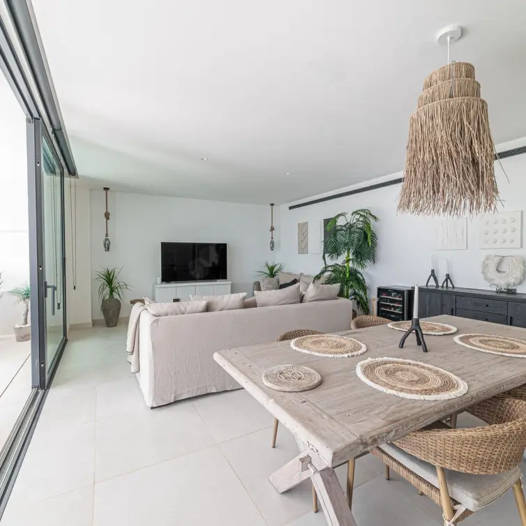 Sale of ground floor apartment in Higueron