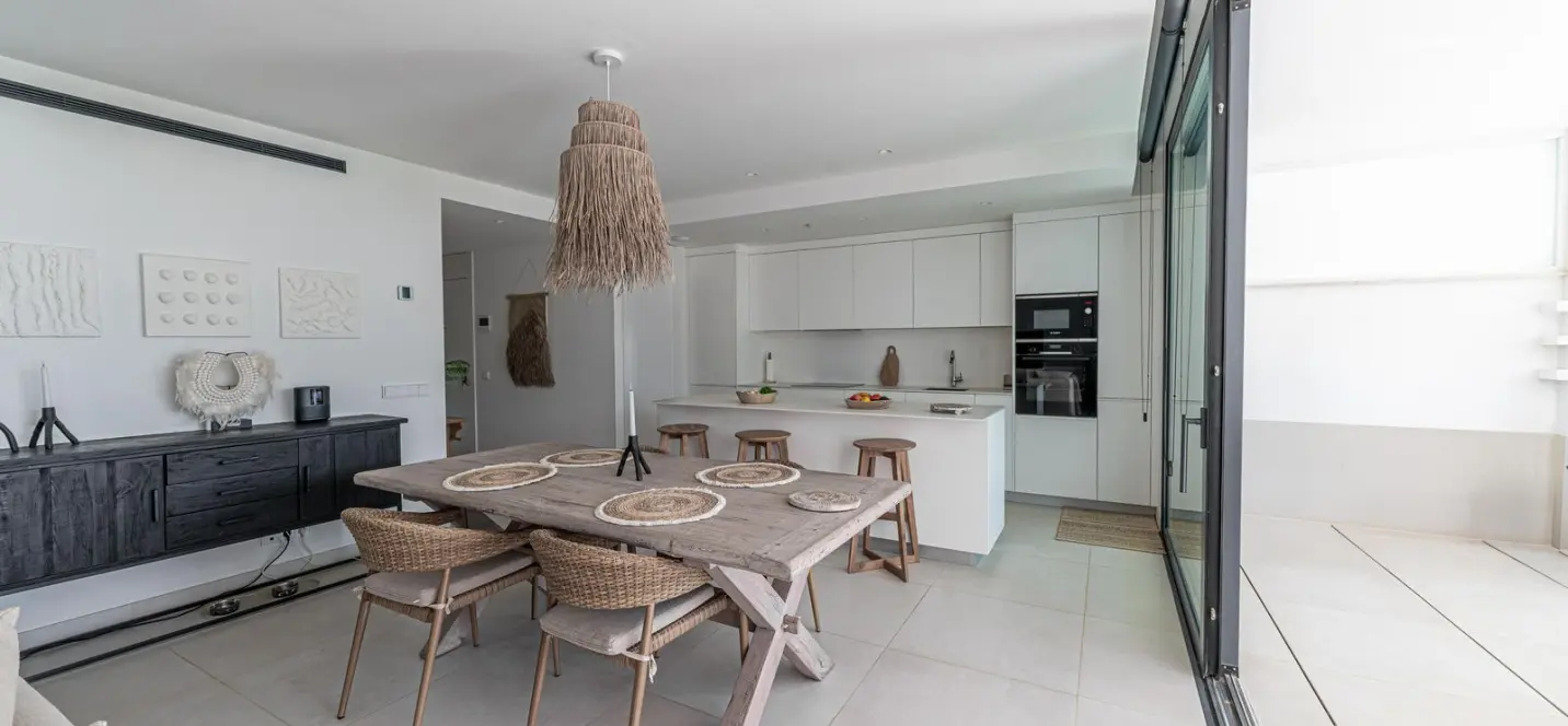 Sale of ground floor apartment in Higueron 4