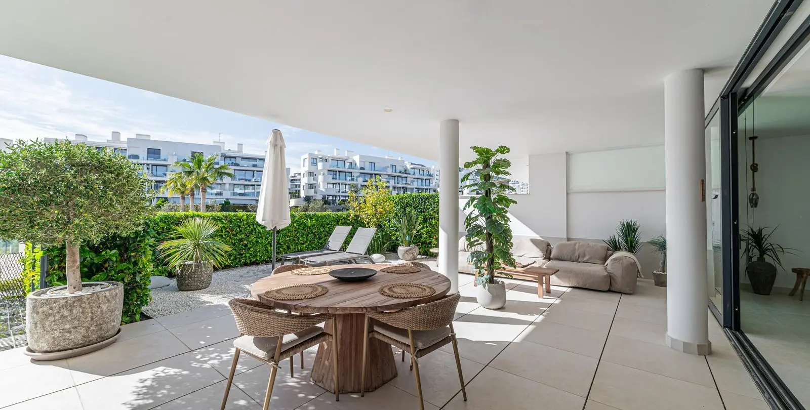 Venta de apartamento en planta baja en Higueron 9