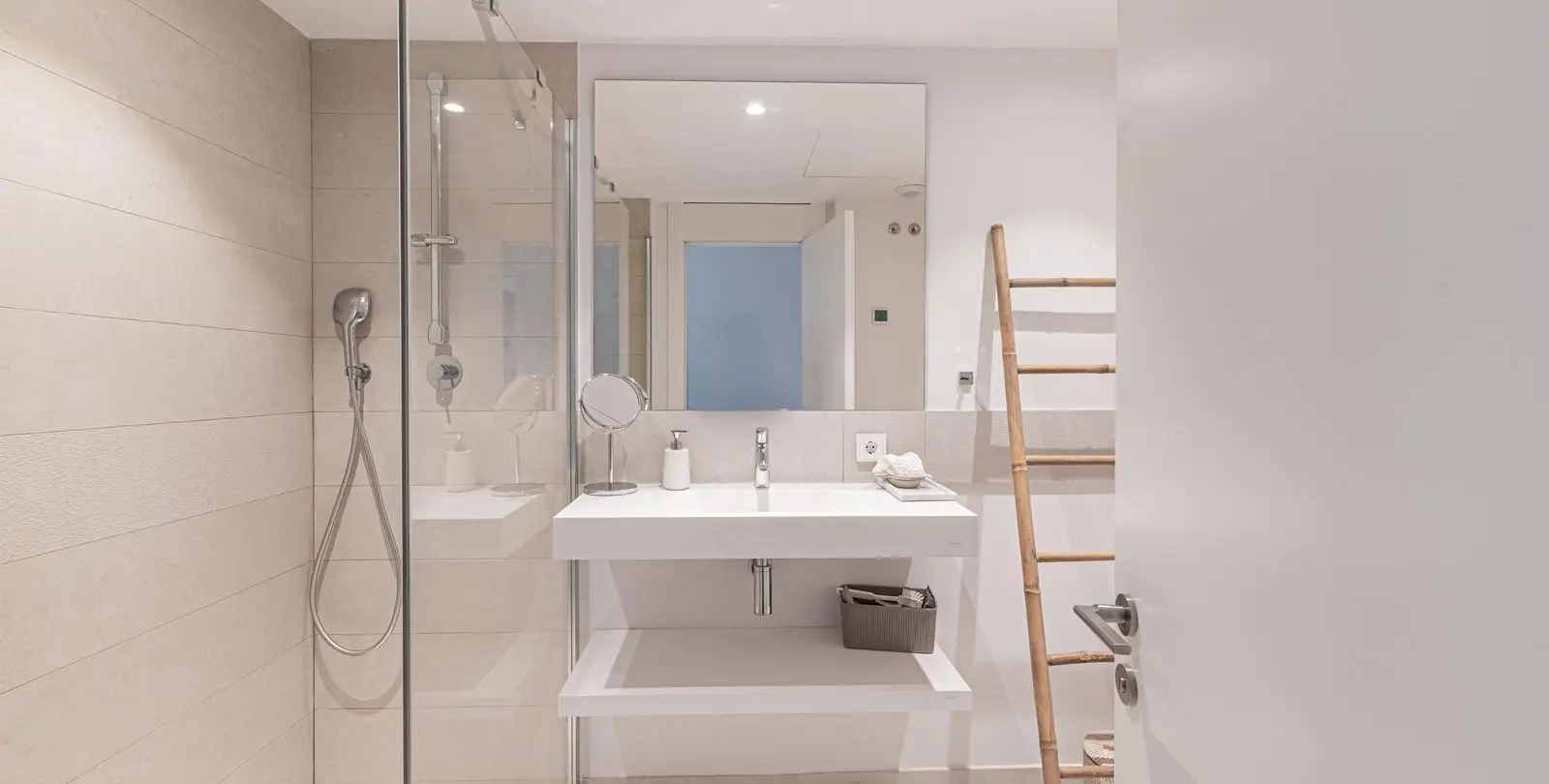 Venta de apartamento en planta baja en Higueron 20