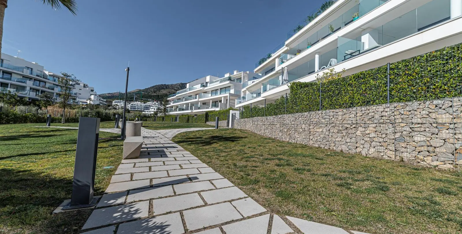 Venta de apartamento en planta baja en Higueron 25