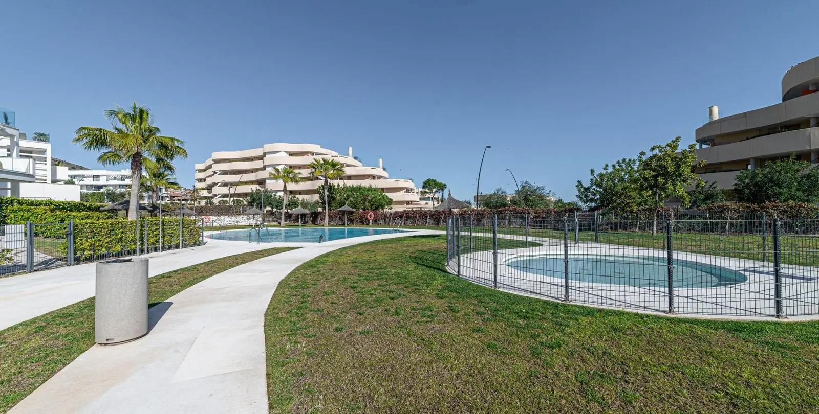 Venta de apartamento en planta baja en Higueron 27