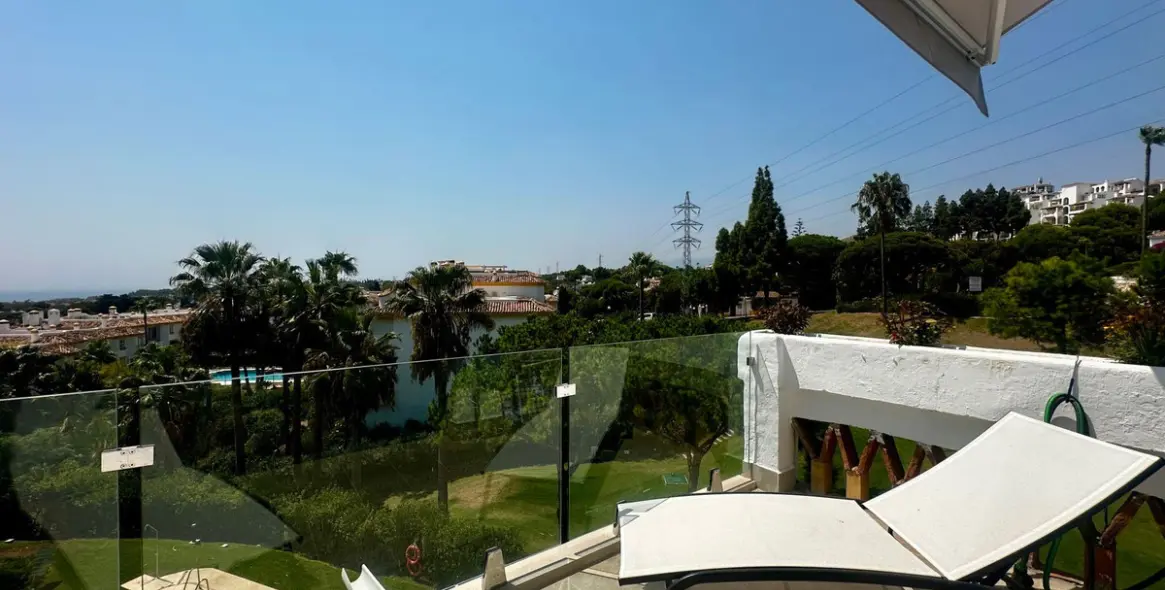 Sale of semi-detached house in Calahonda 1