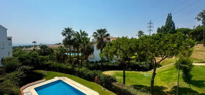 Sale of semi-detached house in Calahonda 1