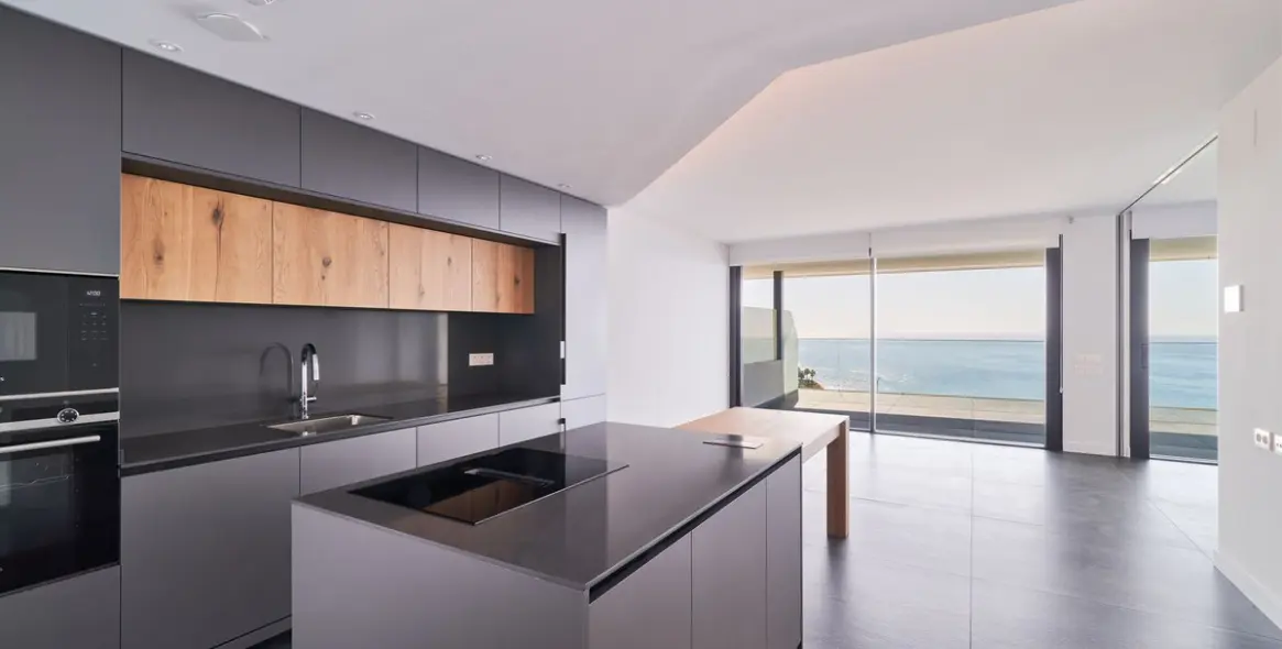 Sale of middle floor apartment in Fuengirola 2