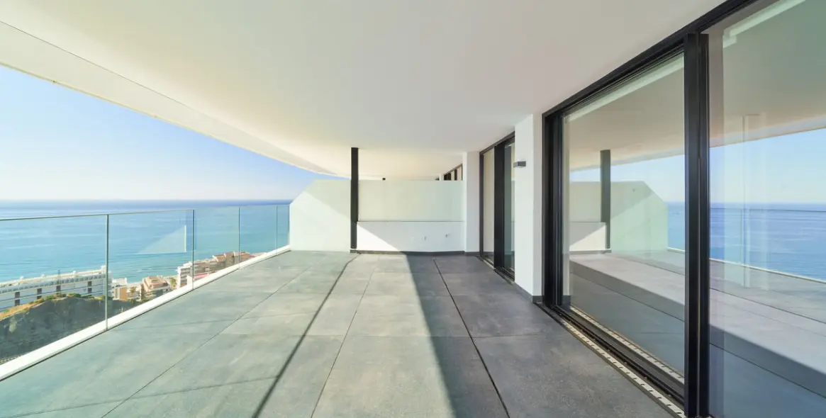 Sale of middle floor apartment in Fuengirola 3